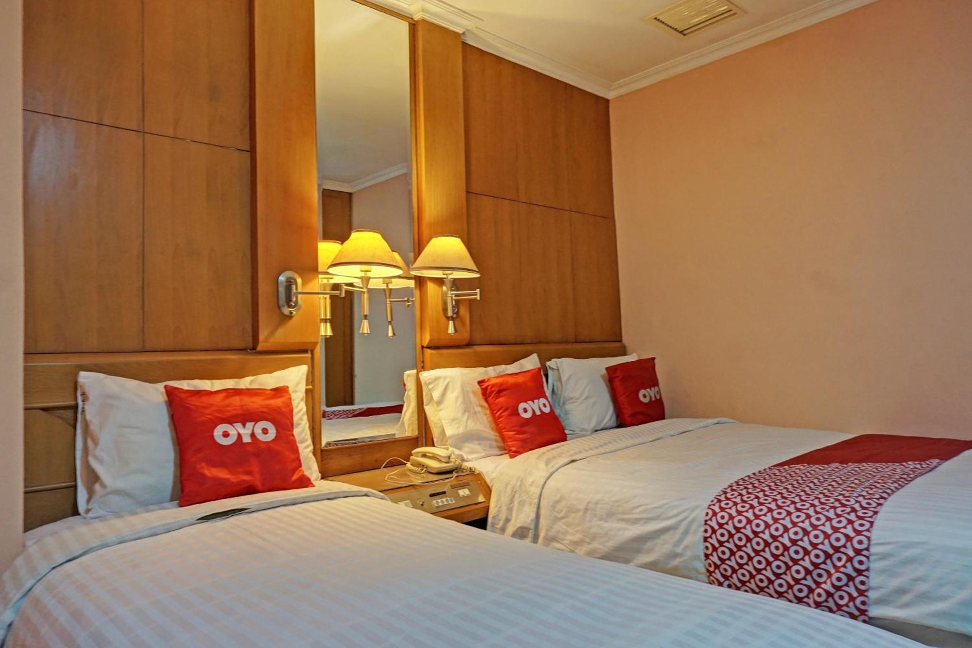 Oyo 671 Hotel Capitol Jakarta Exterior photo