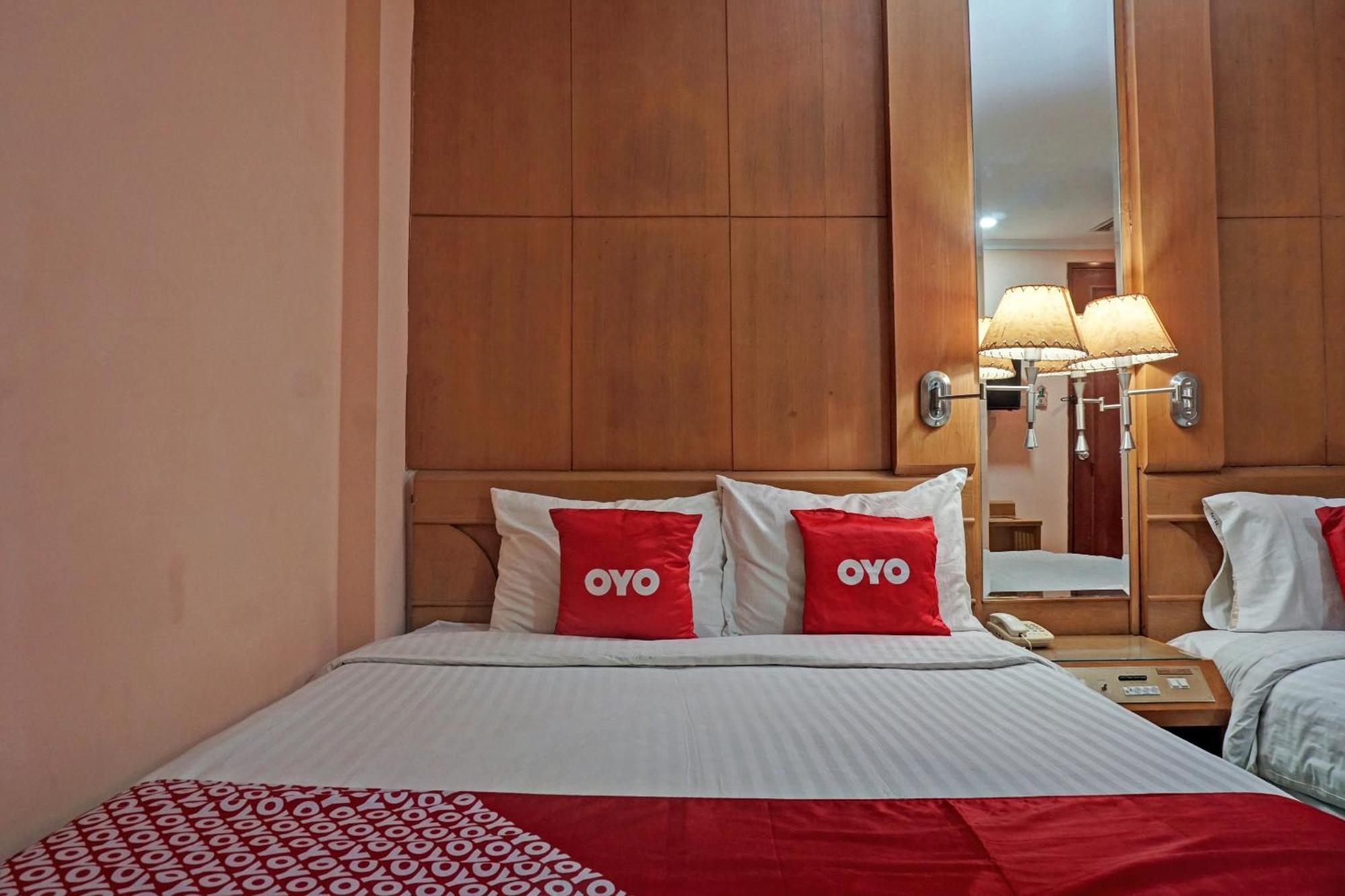 Oyo 671 Hotel Capitol Jakarta Exterior photo