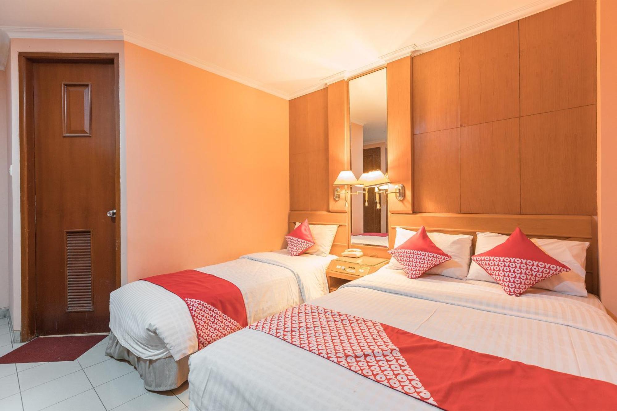 Oyo 671 Hotel Capitol Jakarta Exterior photo